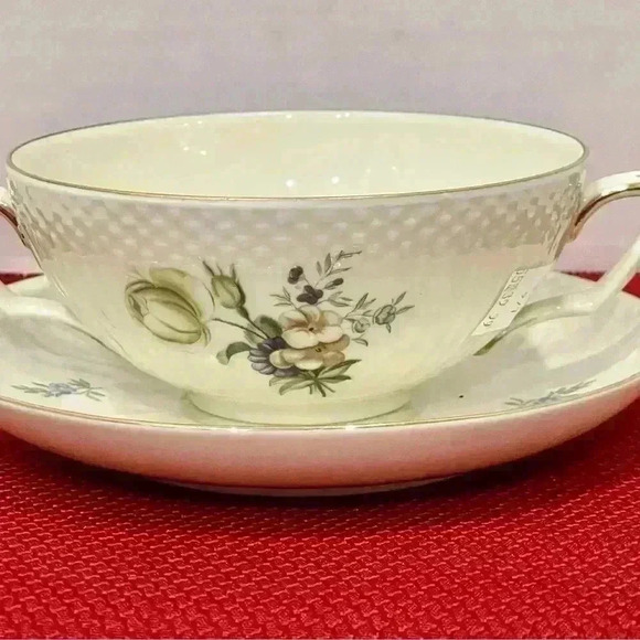 Royal Copenhagen, Denmark, flat cream soup bowl and saucer set. Frijsenborg VTG. - Picture 7 of 8